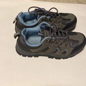 CUSHONAIRE SIZE 7.5M WOMEN HIKING SNEAKERS COLOR GRAY & LIGHT BLUE LIKE …